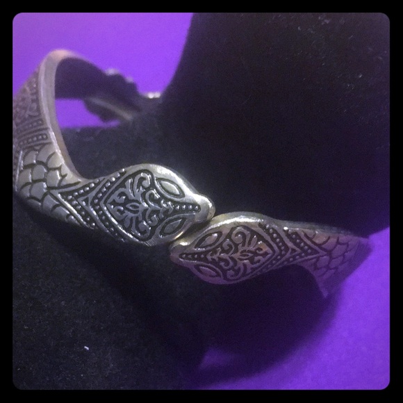 Jewelry - Vintage snake bracelet beautifully etched